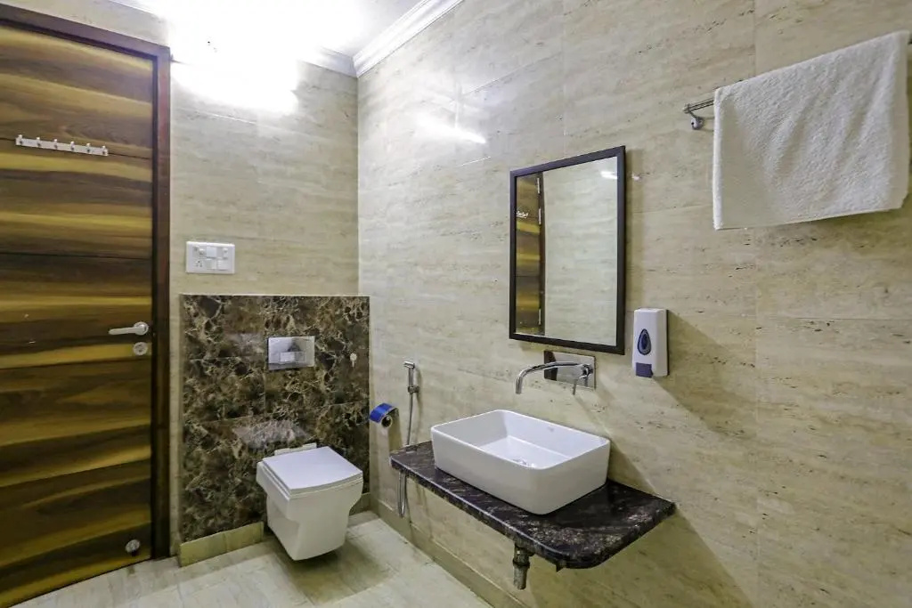 Fabhotel White House Bnb