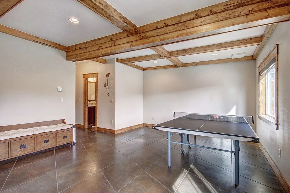 Mountain View Lodge 4 Bedroom Home by RedAwning