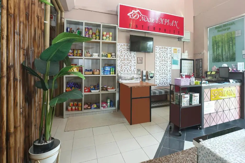 SPOT ON 89796 D'noor Budget Inn