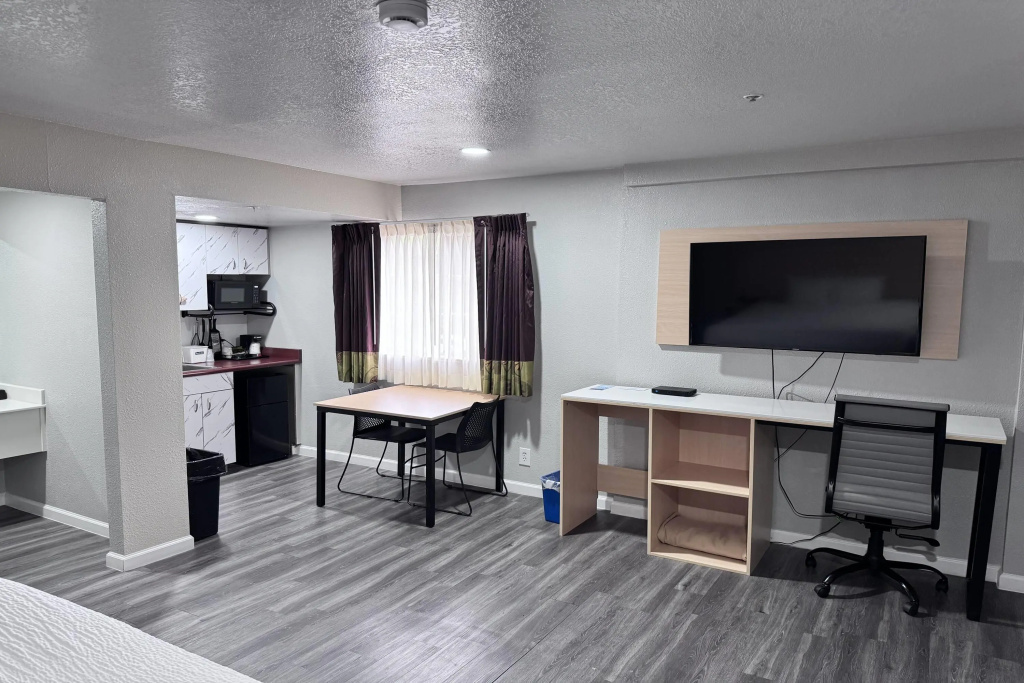 Travelodge by Wyndham Redding CA