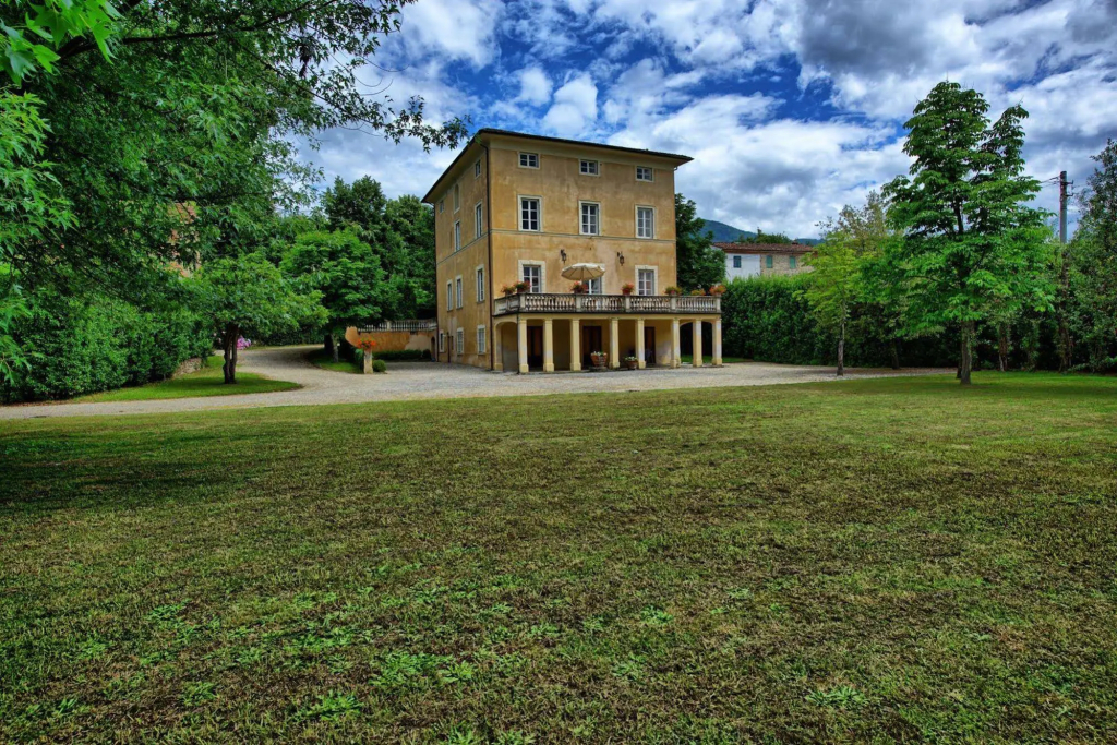 Villa Fiamma by PosarelliVillas