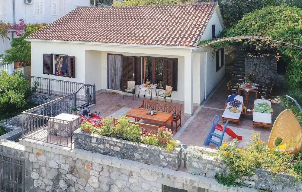 Stunning Home in Crkvice With Wifi and 3 Bedrooms