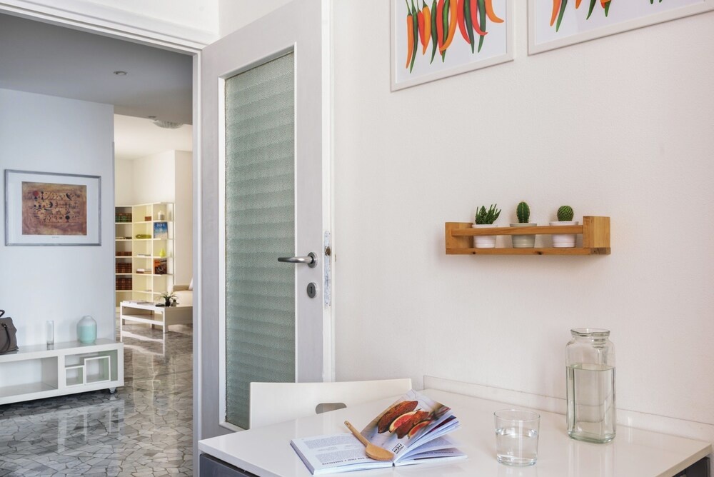 Home At Hotel - Strigelli