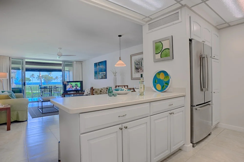 Maui Eldorado: Maui Condo J206 by RedAwning