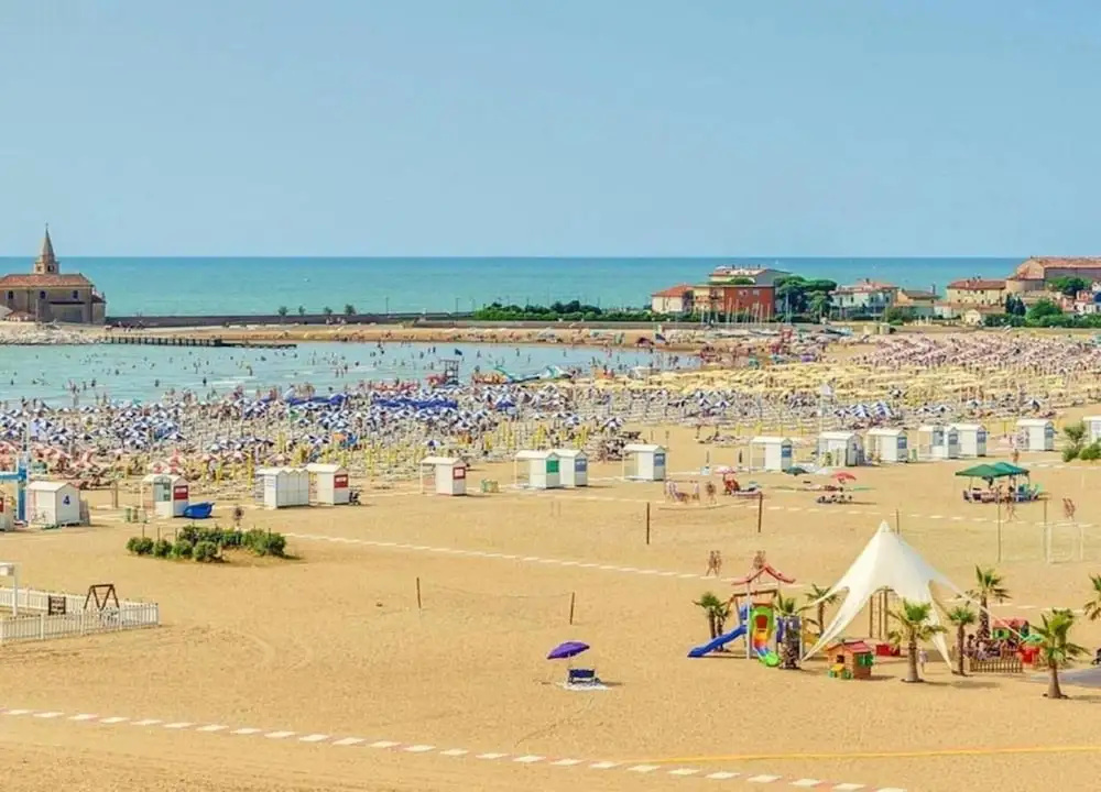Relaxing Coastal Stay in Lido Altanea