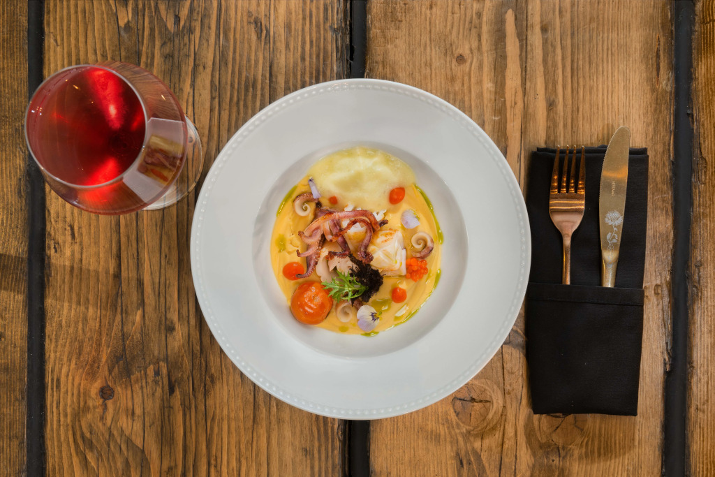 Elakati Luxury Boutique Hotel