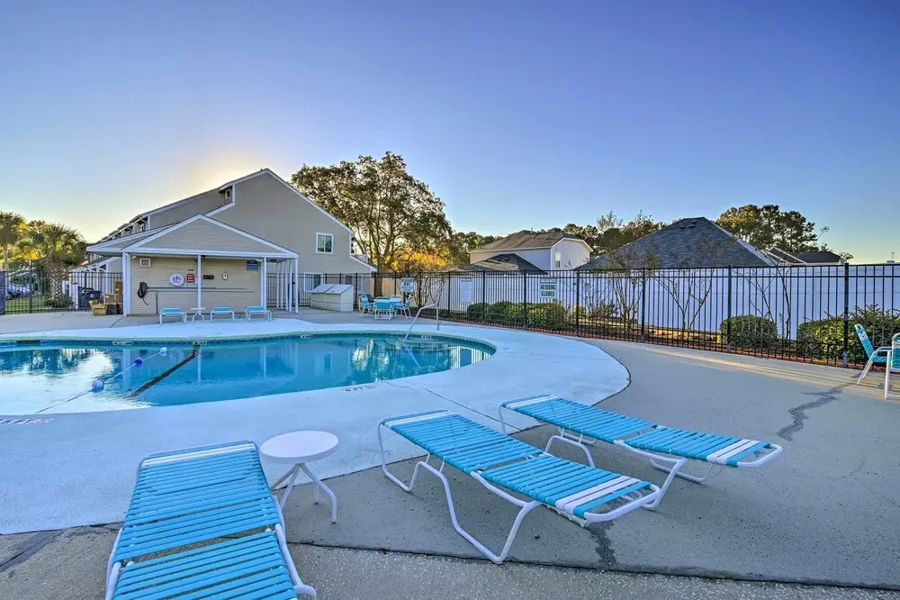 2 Mi to Surfside Beach: Condo w/ Community Pool!