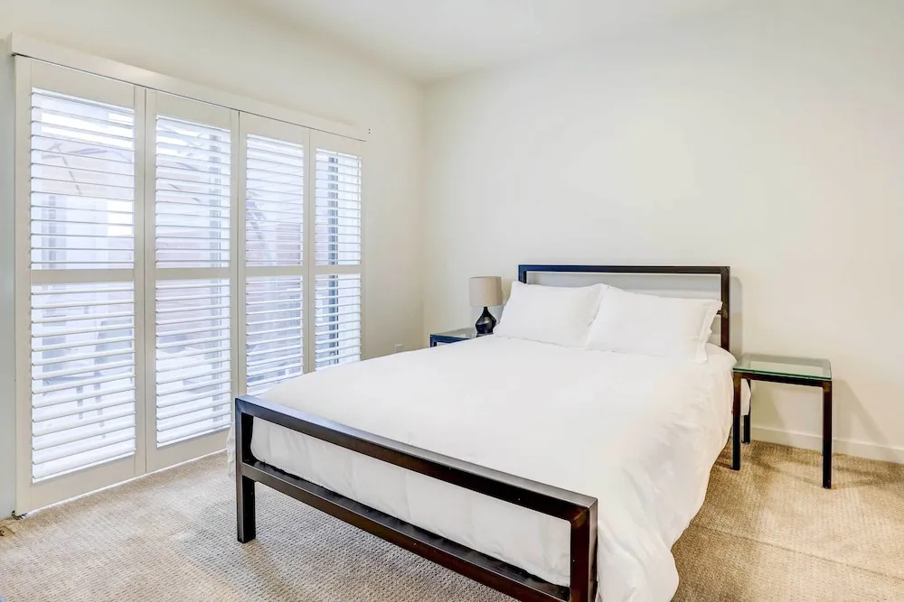 Beautiful Townhome - Steps to Downtown Boise