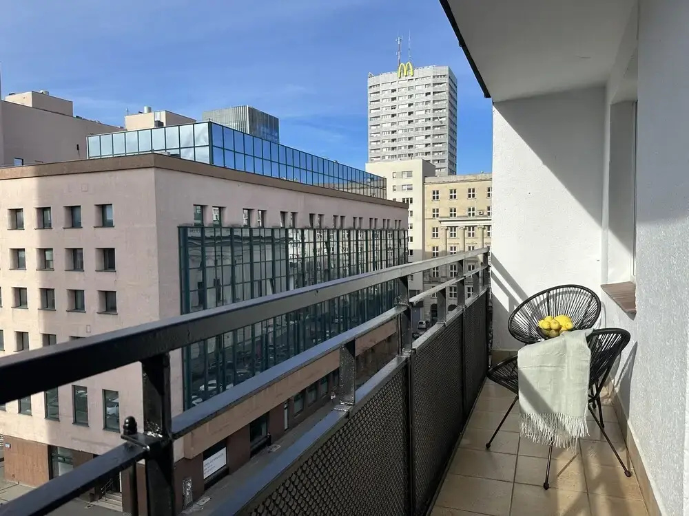 Heart of Warsaw Near Metro by Renters