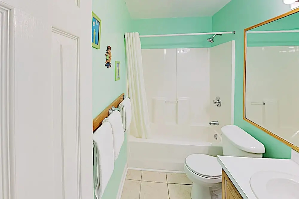 Beach Bliss: Private Balcony, 200 Yards To Shore! 2 Bedroom Condo