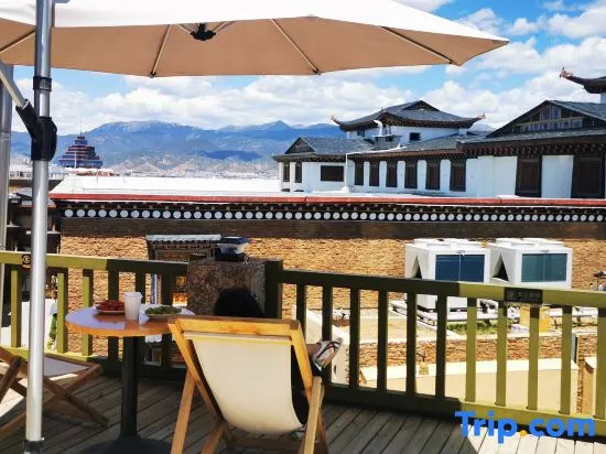 Shangri La Manxin Yunshui Bieyuan Inn