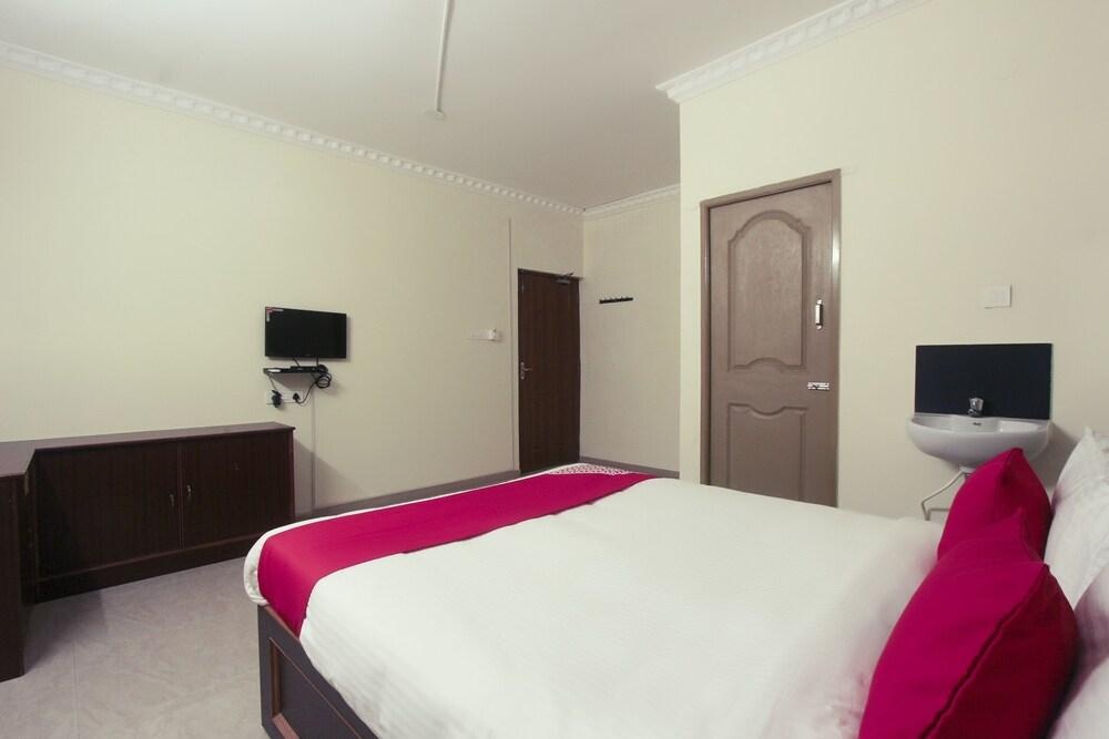 OYO 24392 Flagship Damodar Inn