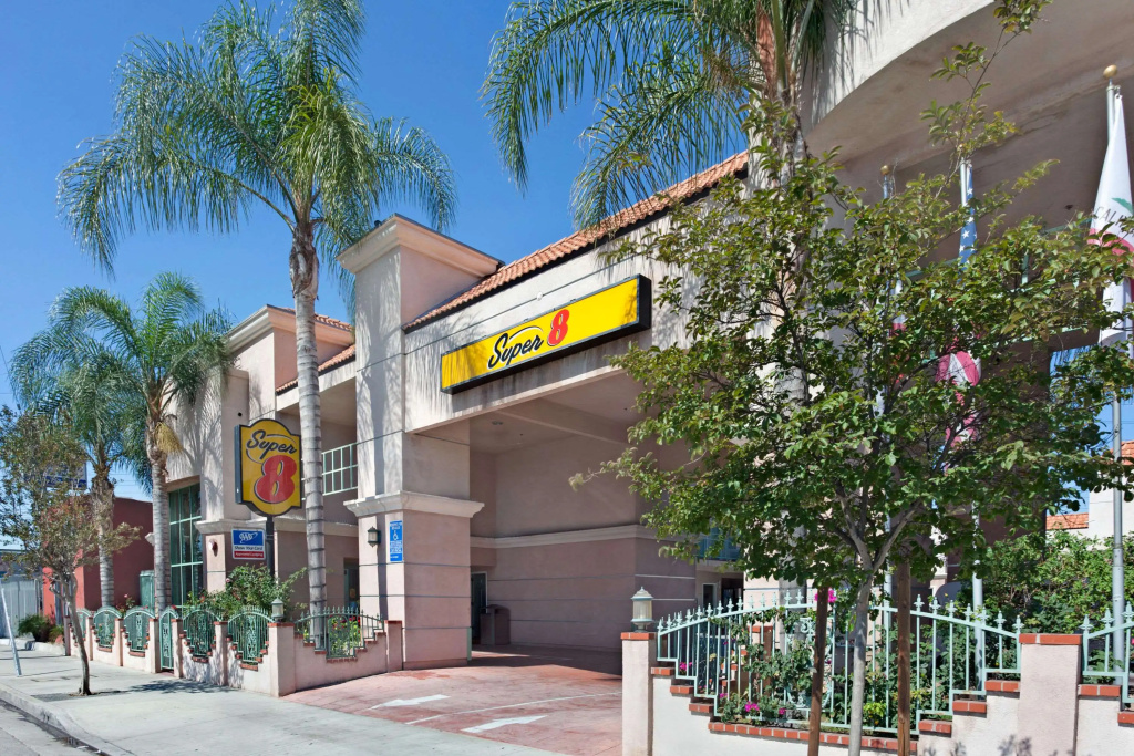 Super 8 by Wyndham North Hollywood