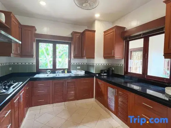 Luxury 3-bedroom villa with big pool in Rawai