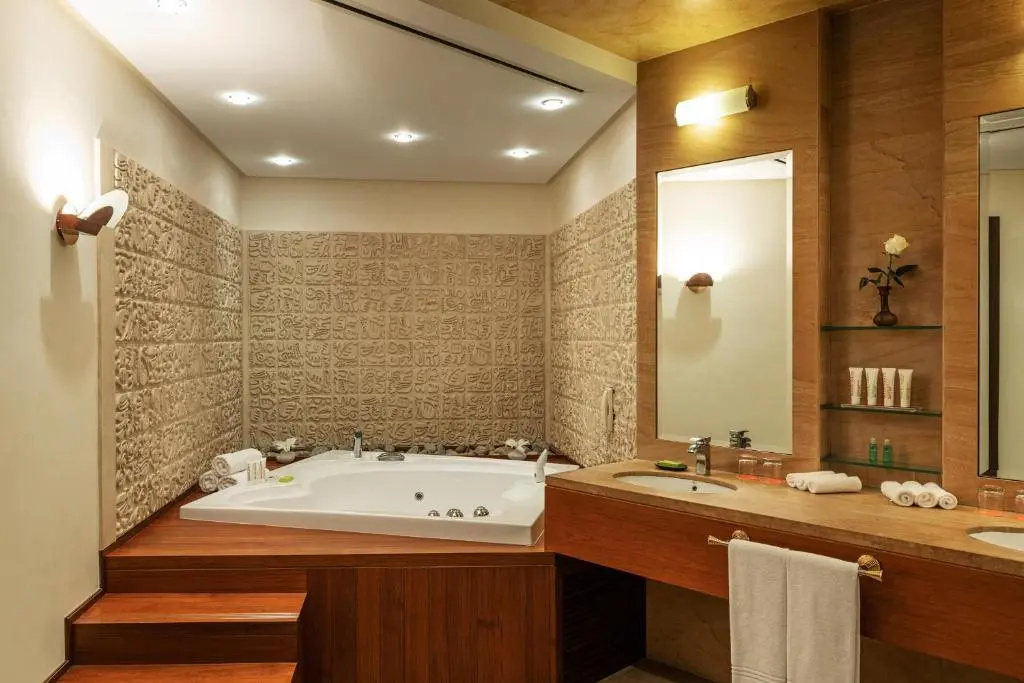 Le Meridien Al Aqah Beach Resort