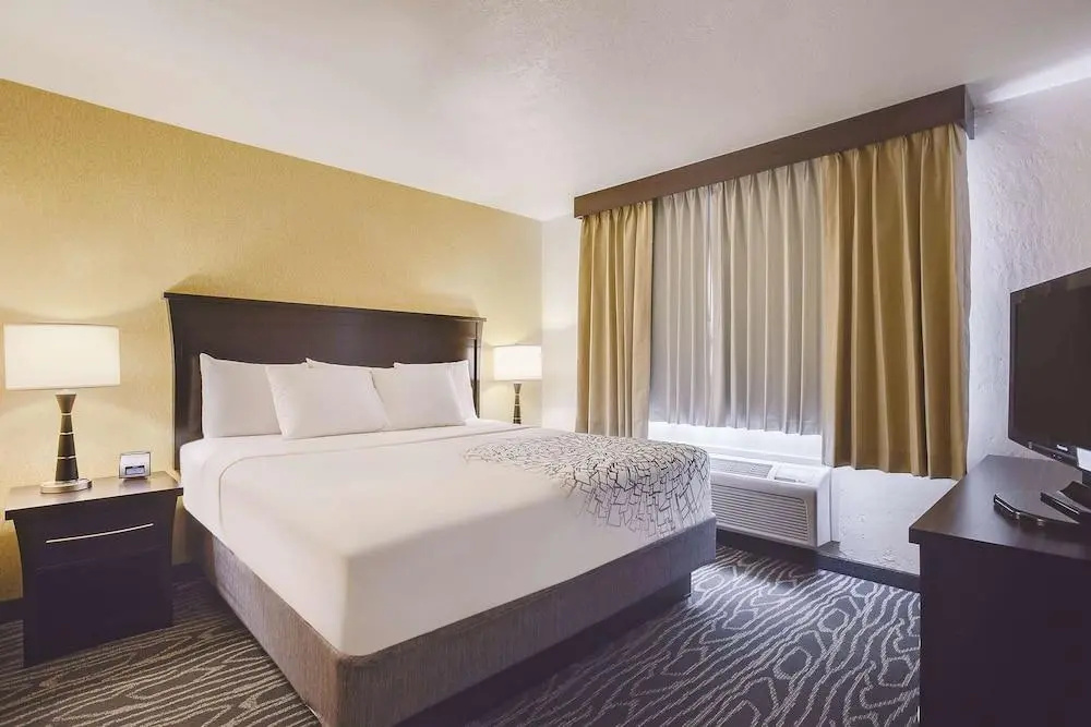 Crystal Inn Hotel & Suites - Logan