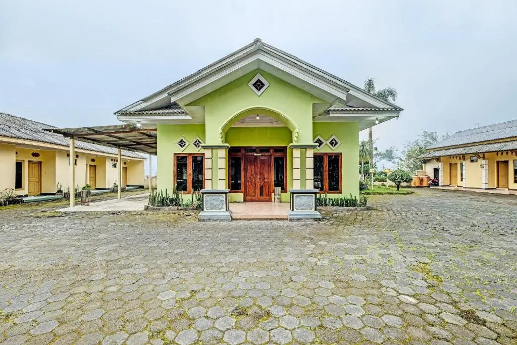 OYO 92406 Hotel Renata 1