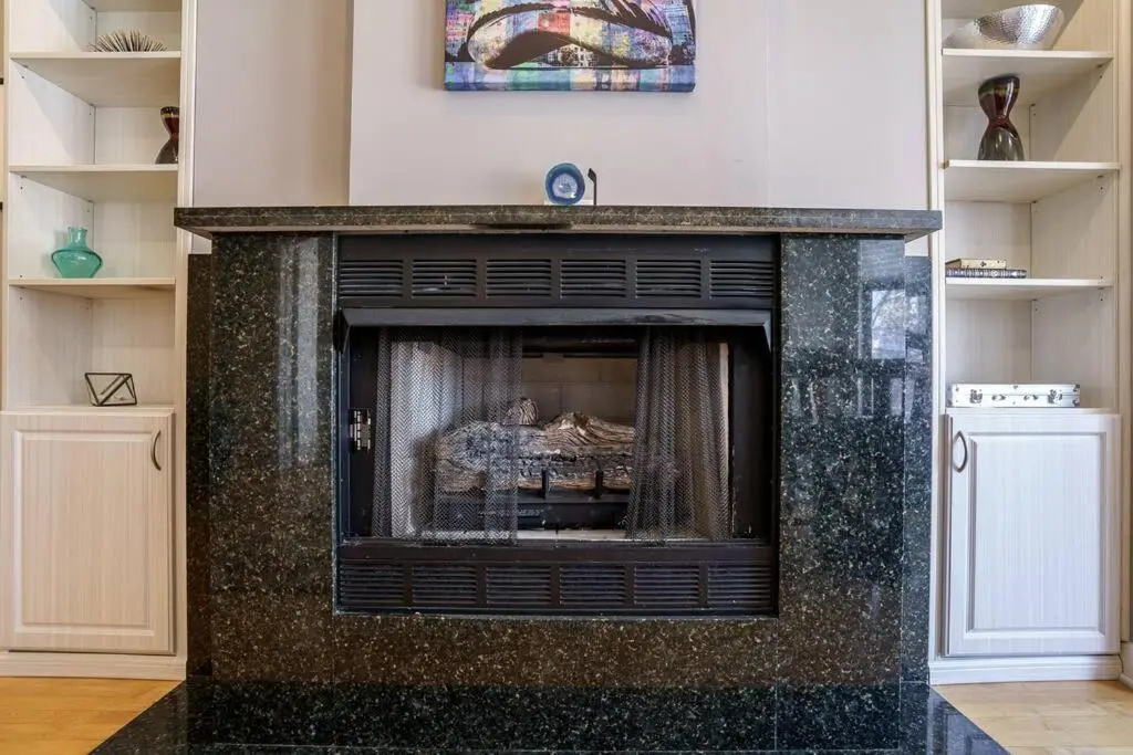 River North 3BR/2BA: HUGE, Parking, Center Chicago