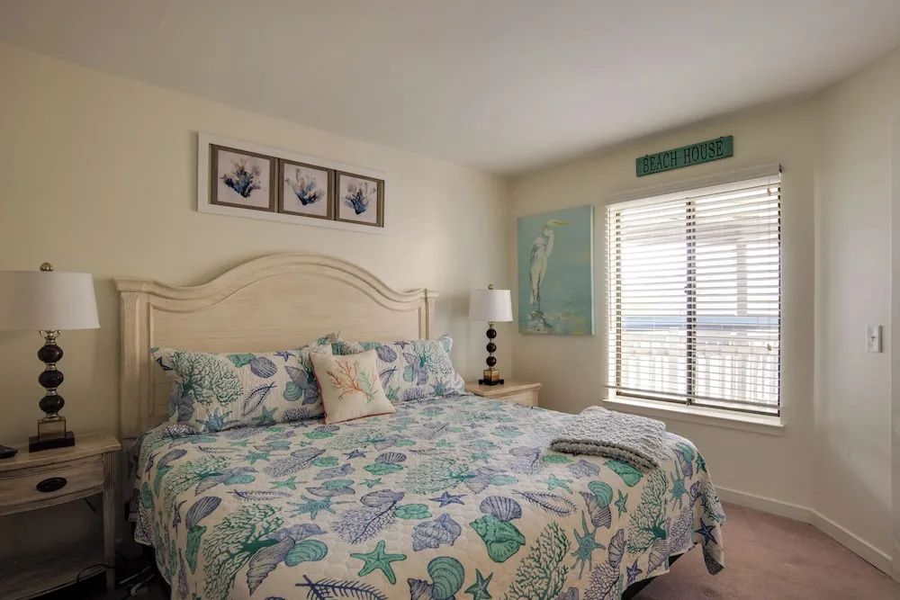 Ocean-view Island Condo w/ Pool: Pets Welcome!