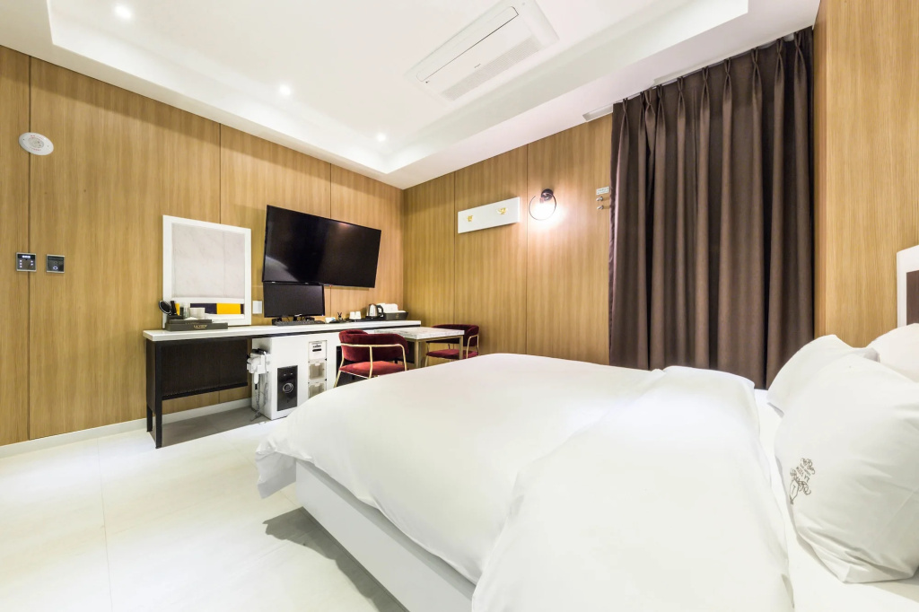 LA View Hotel