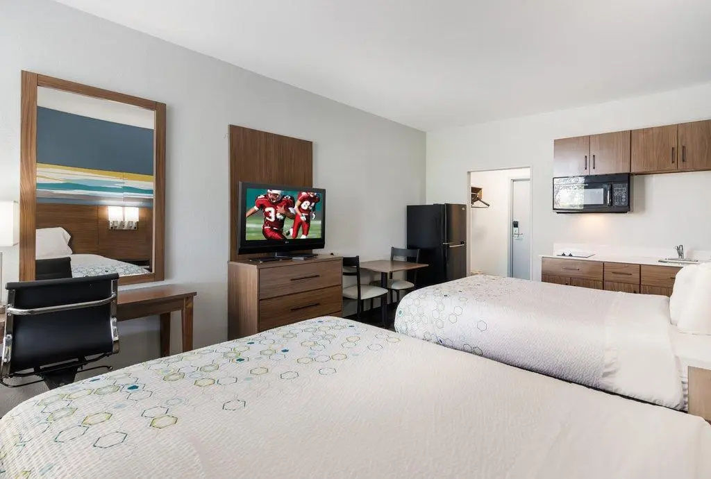 HomeTowne Studios by Red Roof Newport News - Hampton West