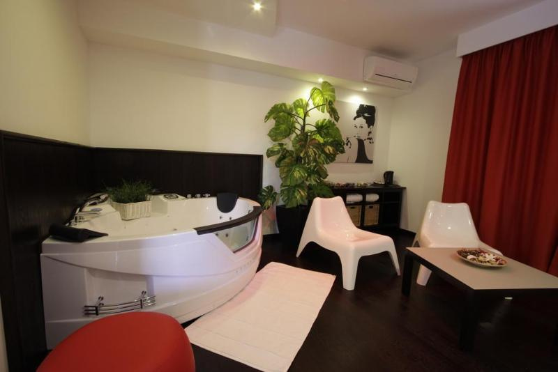 Hotel Paradise Airport
