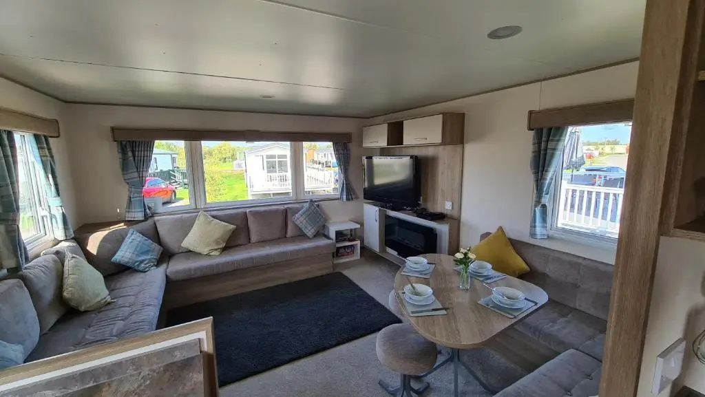 Luxury 8 berth Caravan with Hot Tub at Tattershall Lakes