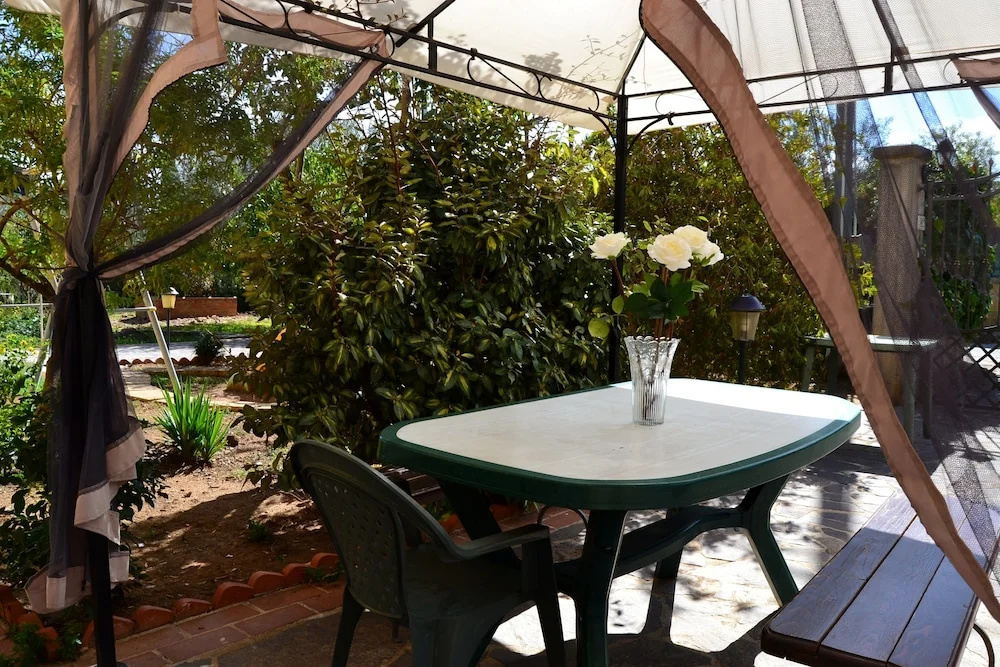 B b S Elia Villa Surrounded by Greenery Inside the Historic Dubini Park