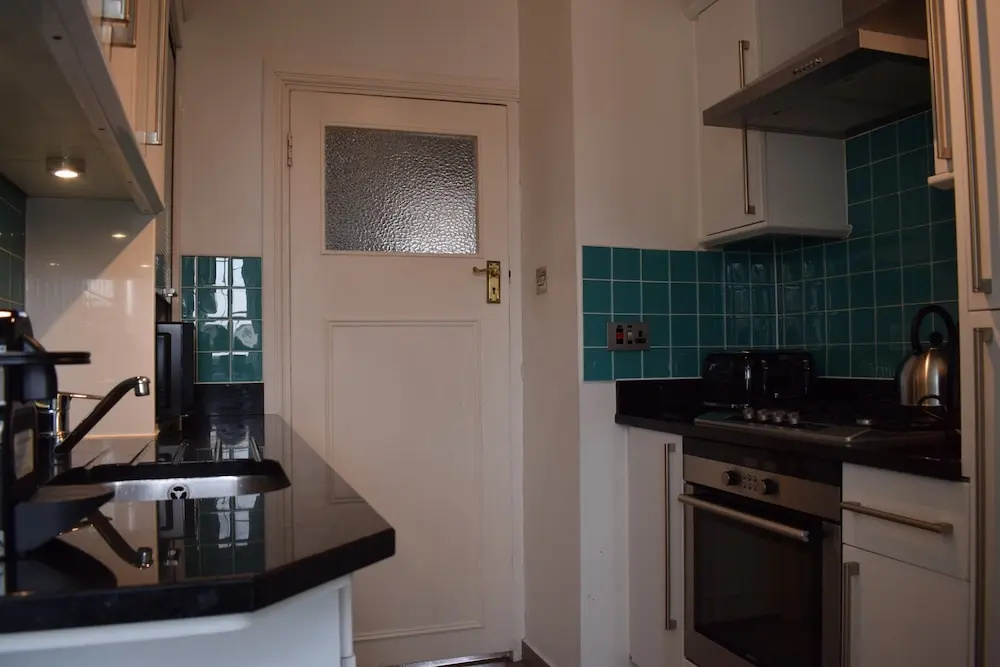 2 Bedroom Flat Near Hyde Park