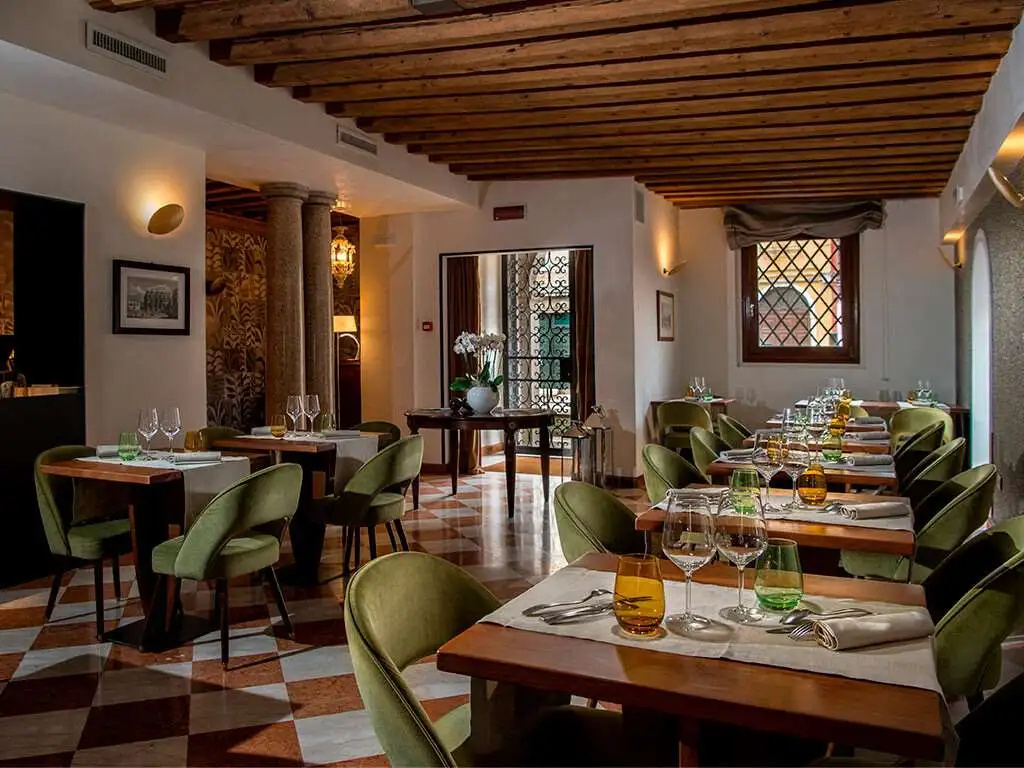 Отель IH Hotels Venezia Salute Palace