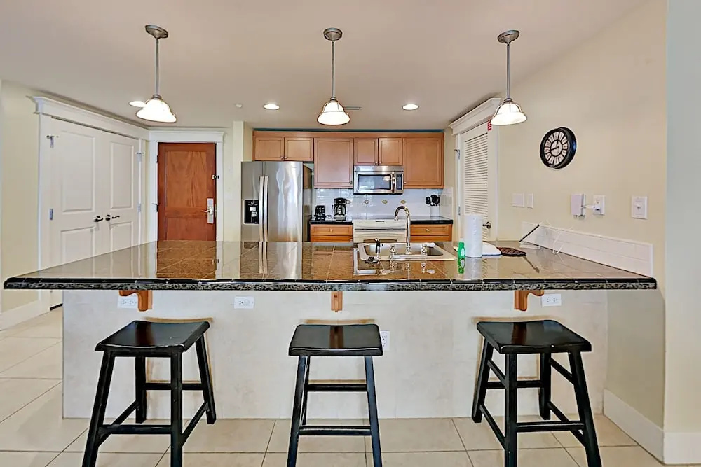 New Listing! Spacious Bayside W/ Pool, Beach 3 Bedroom Condo