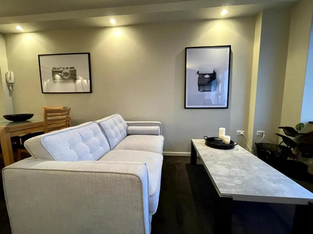 KOZYGURU McMahons Point Amazing Water View Studio + FREE Parking NMP002
