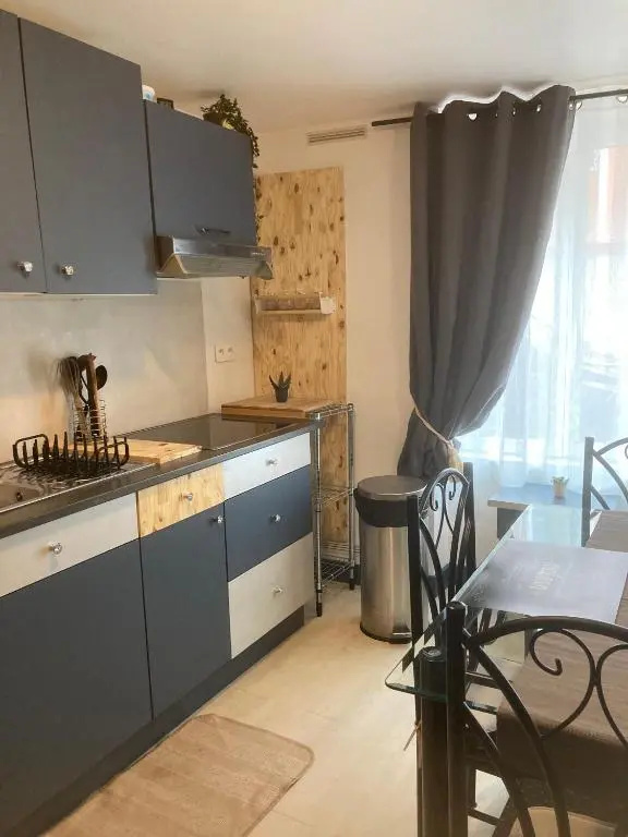 EXIGEHOME-Grand Studio en plein centre de Saint Germain en Laye