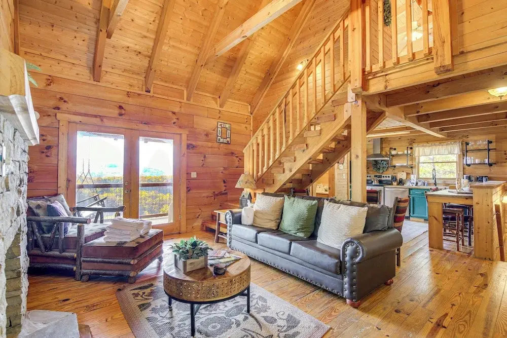 Mountain-view Deck Oasis: Cabin Near Attractions