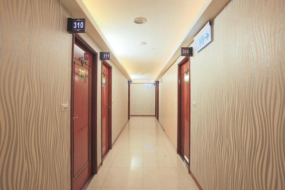 Happy hotel