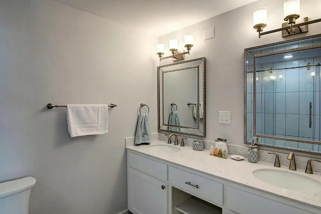 Channelview 215