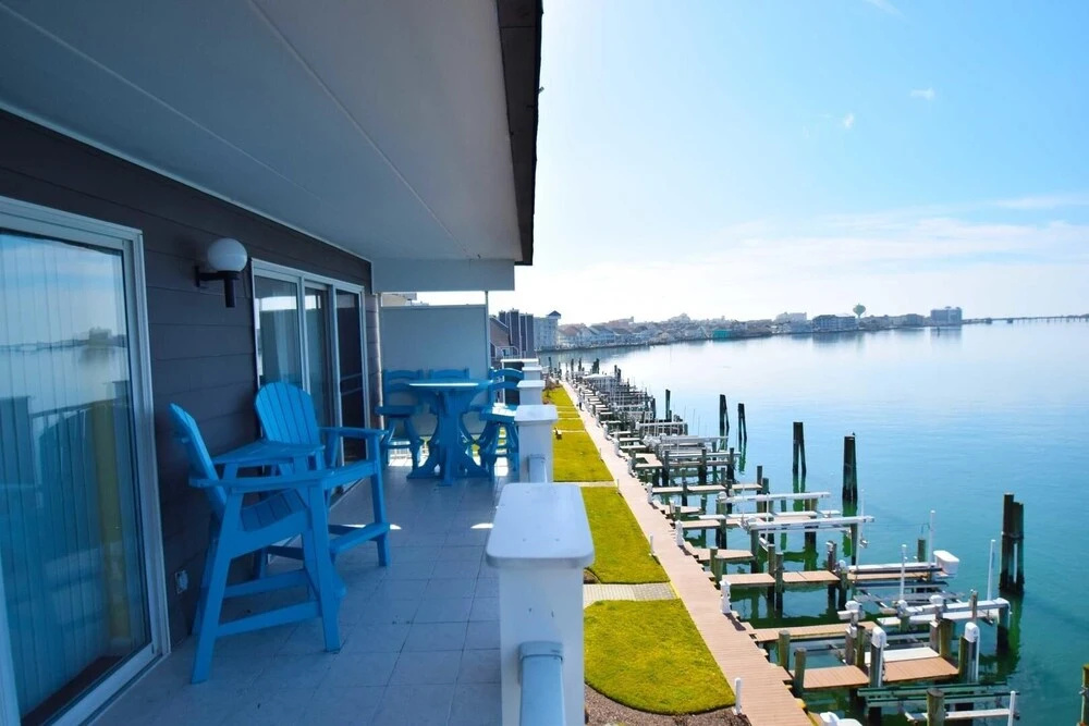 Harbour Island 306k 2 Bedroom Condo