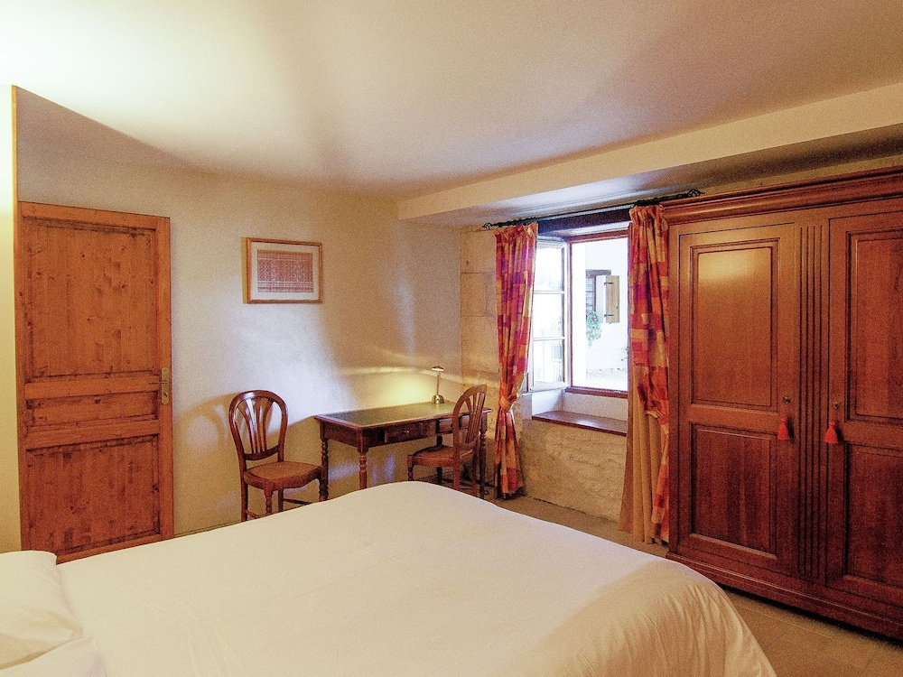 Luxury Apartment With Terrace, Sauna, Tennis, and Heated Pool