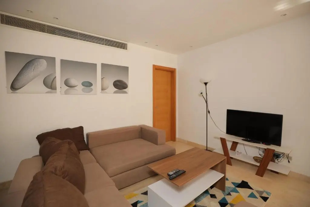 TAJ HOME, exotic ground 2 bedroom, pool, Scarab