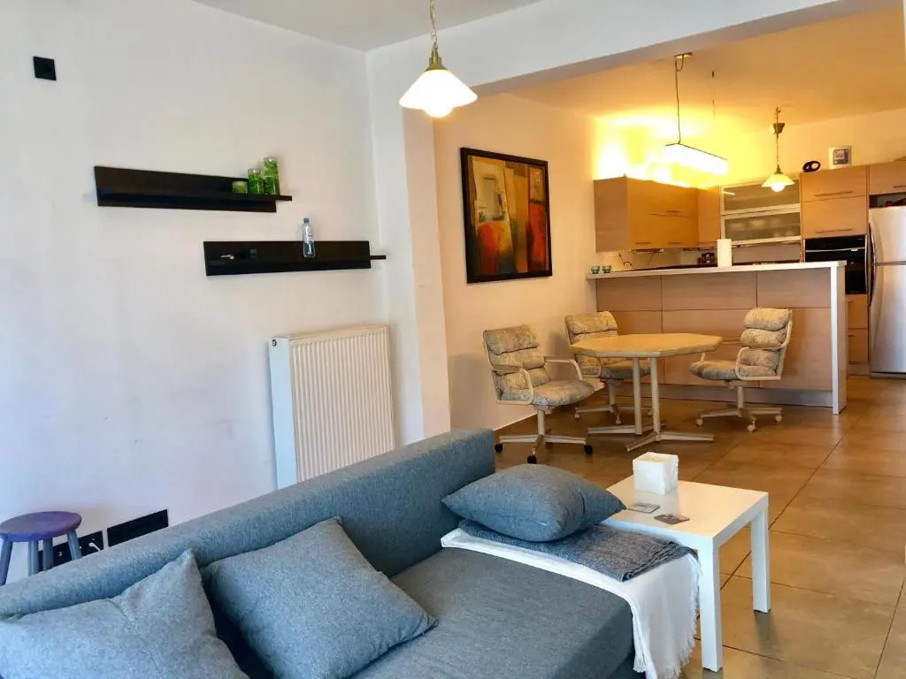 Sea view ground floor 300m from the beach
