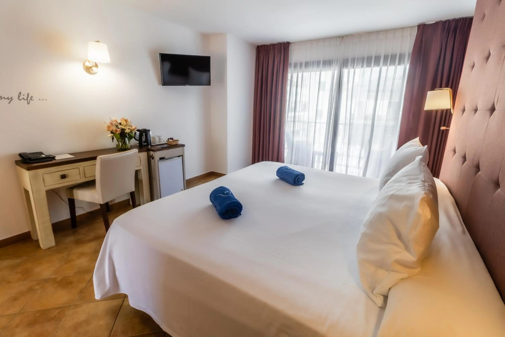 Paloma Blanca Boutique Hotel