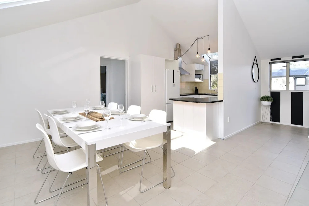 City Haven - 4BR for Families & Friends, Secure Parking