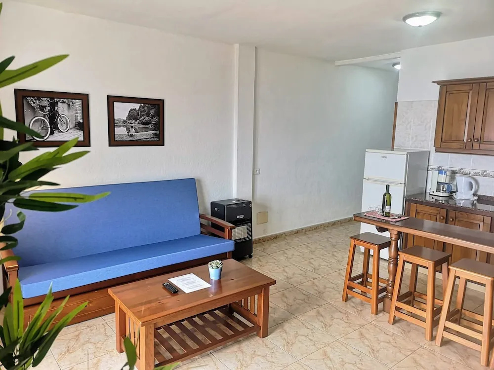VV Mirador Isla Bonita "by henrypole home"