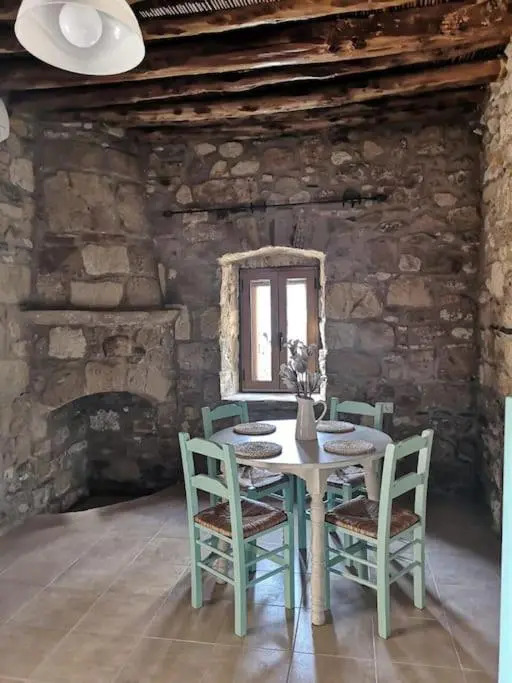 M&M STONE-Village House-Family-Vintage