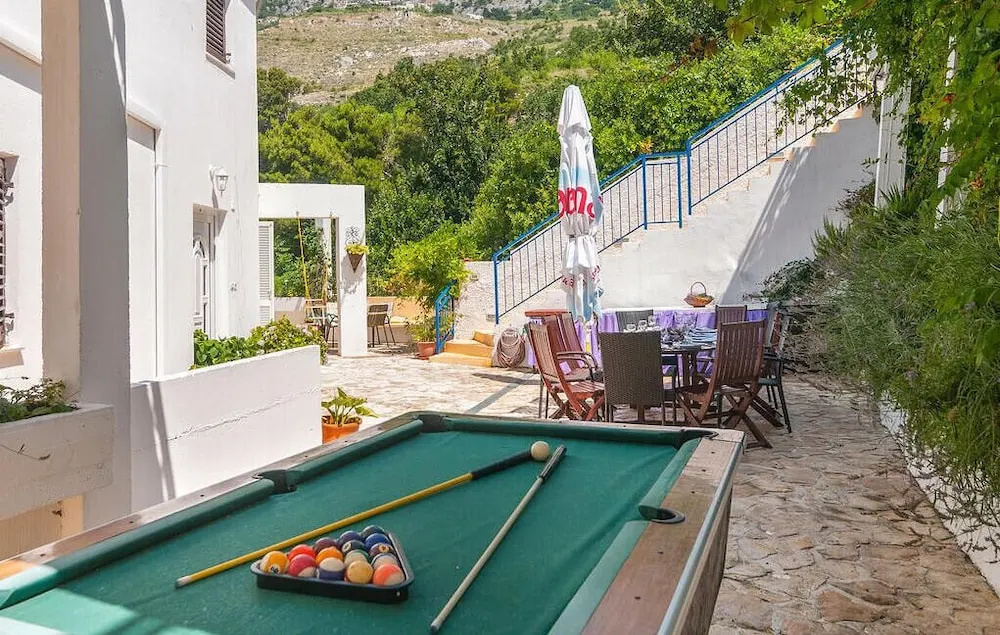 Awesome Home in Lokva Rogoznica with Hot Tub, WiFi, 7 Bedrooms