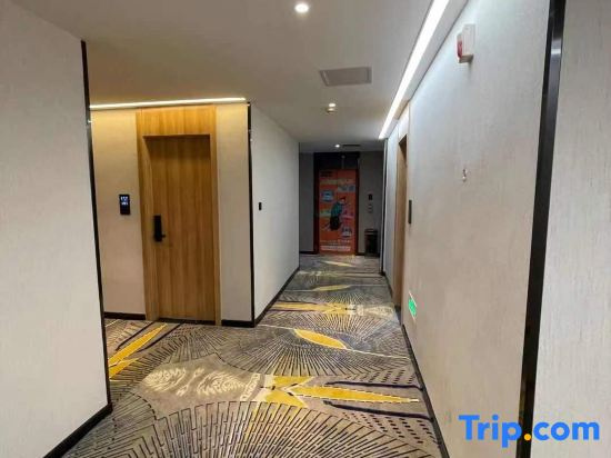 Super 8 Hotel (Chengdu Kehua North Road Sichuan University North Gate)