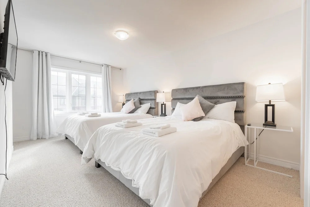 Gorgeous Brand New Spacious Town House