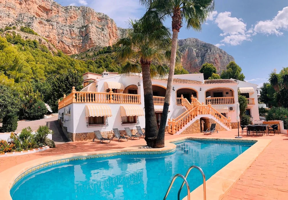 Villa With 5 Bedrooms in Jávea, With Wonderful Mountain View, Private