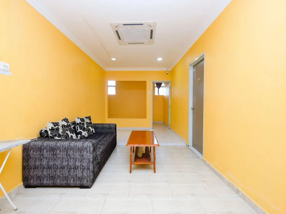 OYO 89587 IM Hotel