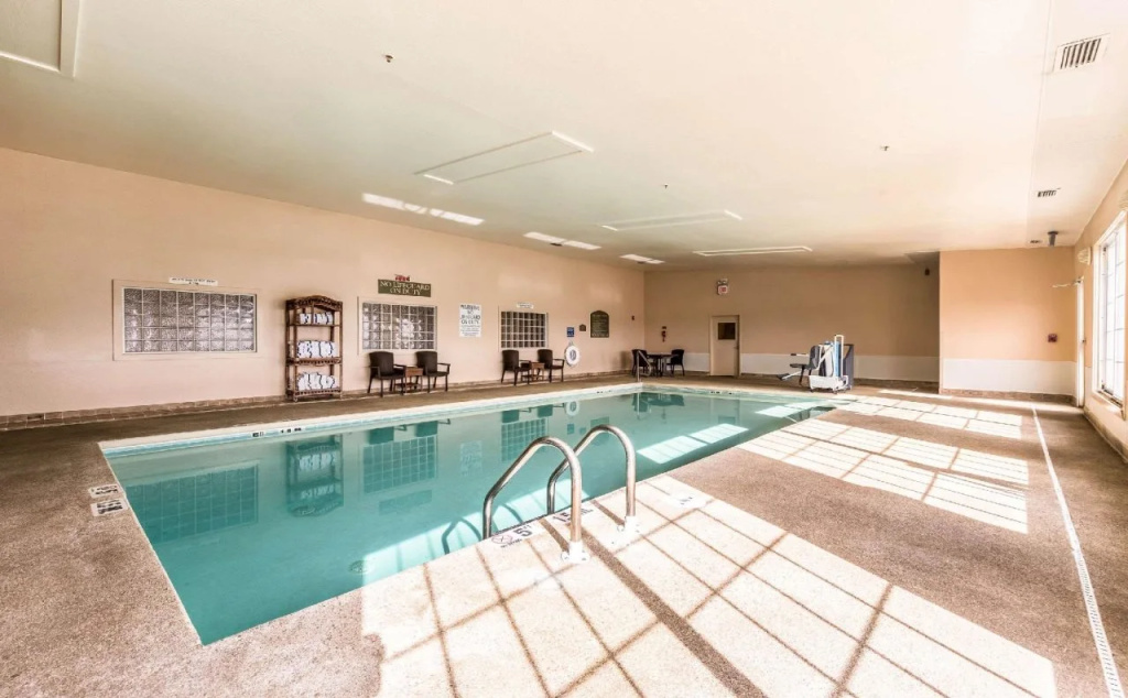 Quality Inn & Suites Hendersonville - Flat Rock